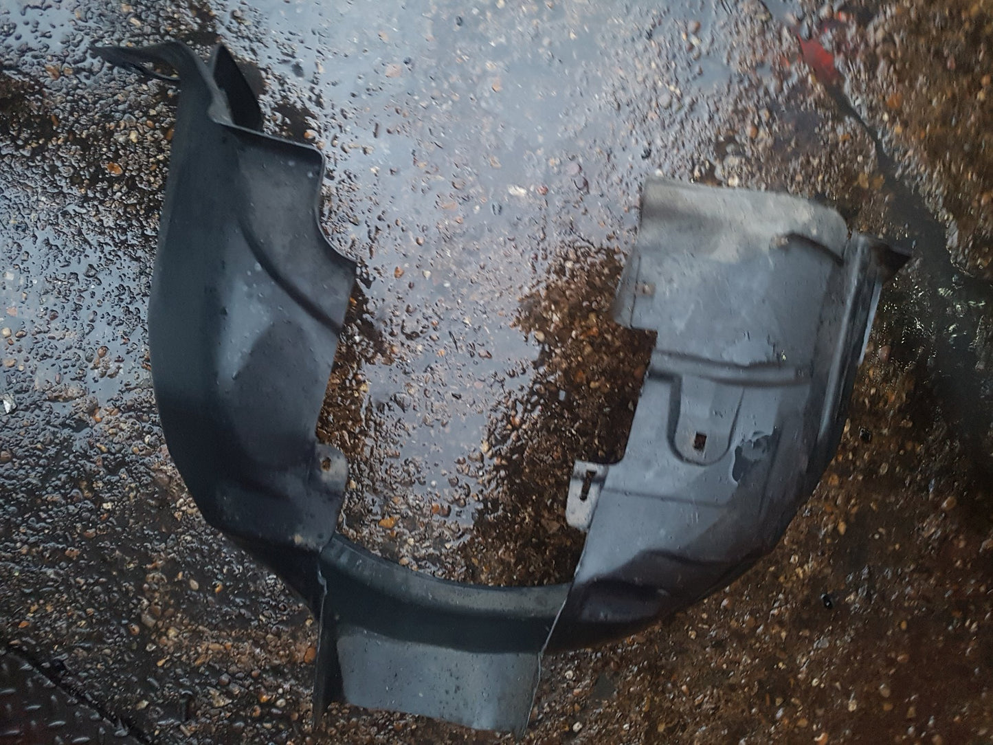 2008 - 2011 Volvo V70  Estate Right Front Guard Liner 31213651