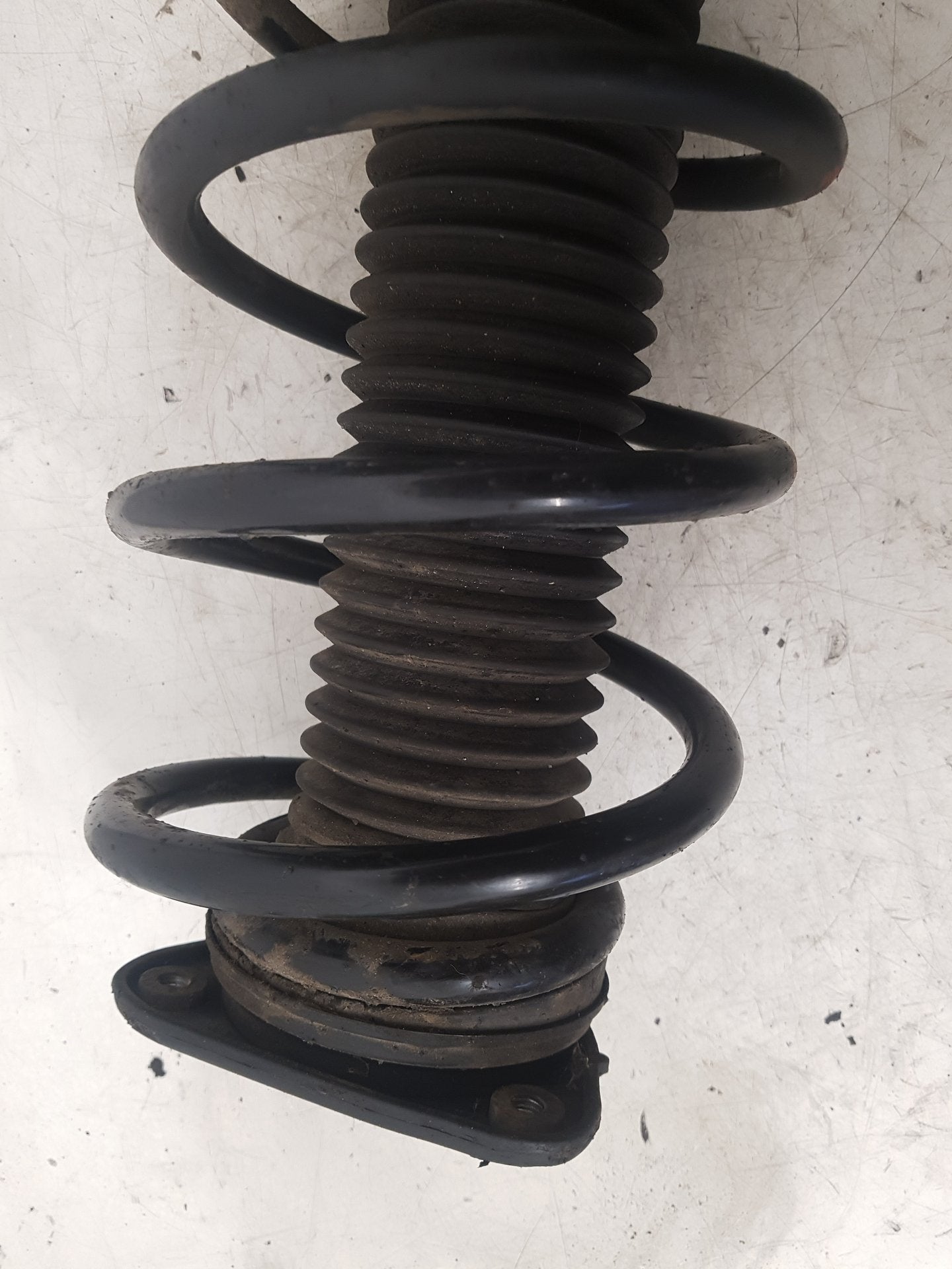 2004 - 2010 Volvo V50   Estate Left Front Shock Absorber 30736761