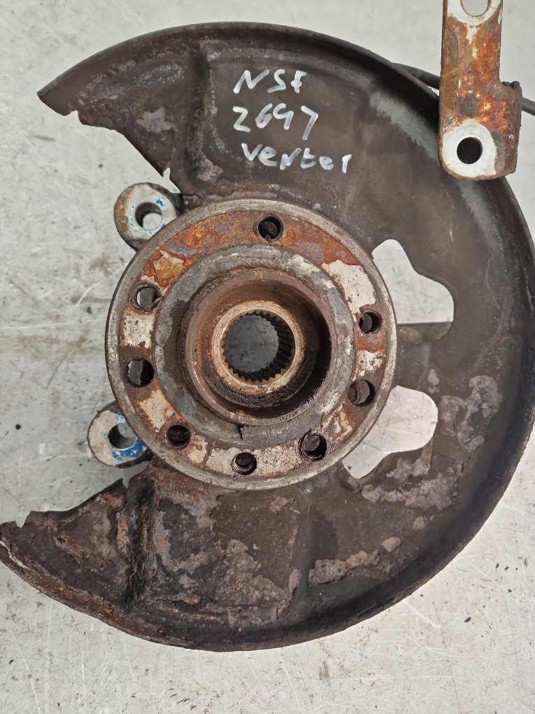 2001 - 2009 Saab 9-5  Estate Left Front Hub Assembly