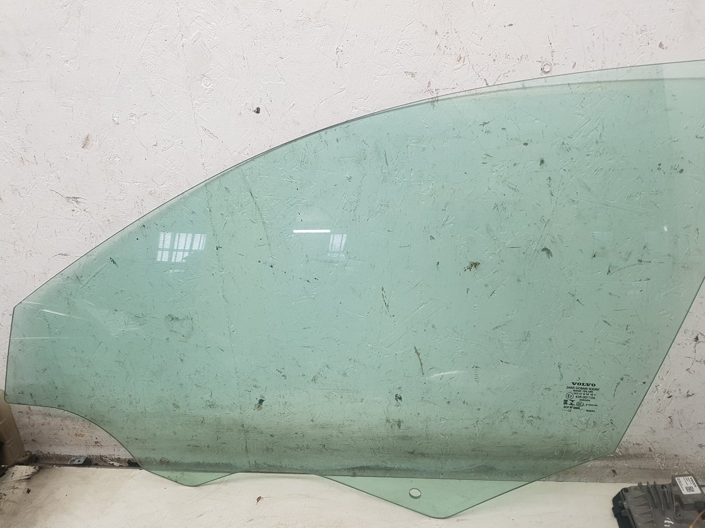 2017 - 2025 Volvo V90 235, 236 Estate Left Front Door Window