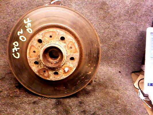 1997 - 2005 Volvo S70   Right Front Hub Assembly