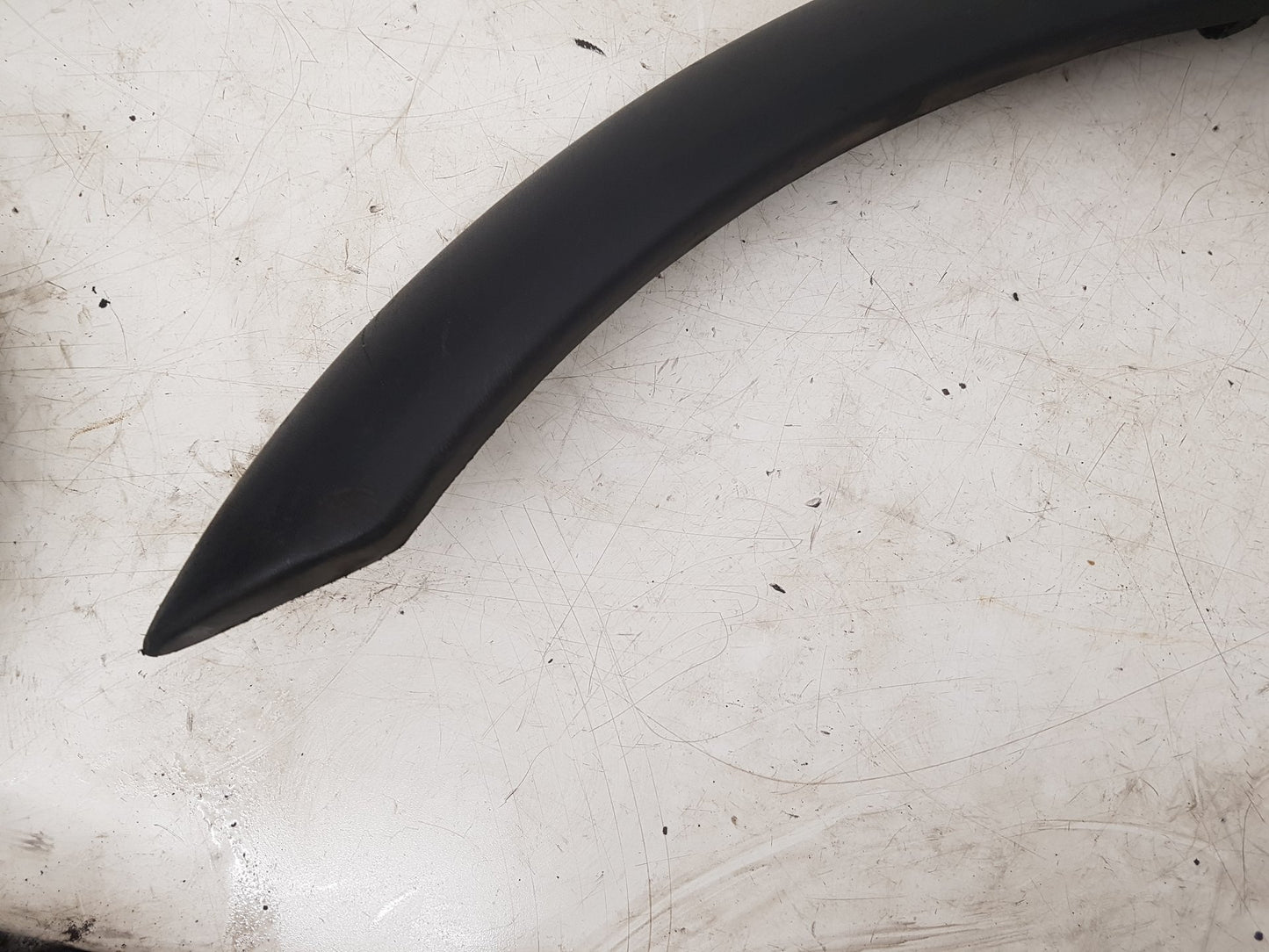 2000 - 2007 Volvo XC70  Estate Left Front Wheel Arch Moulding 30678043