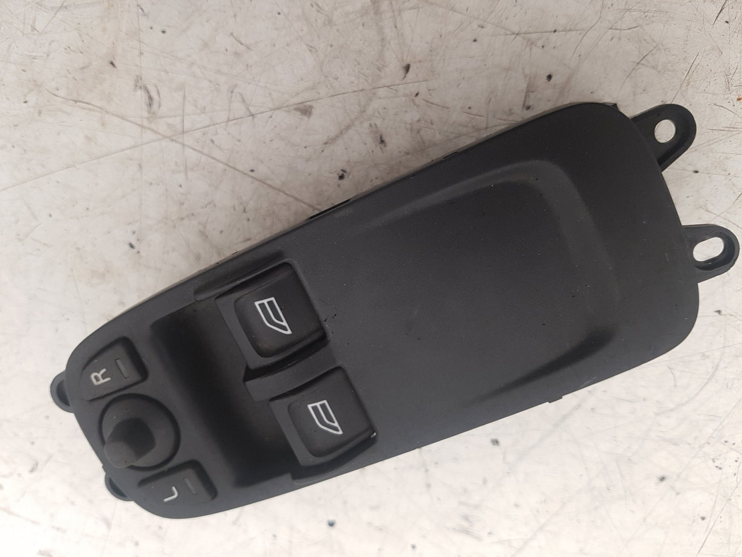 2010 - 2012 Volvo C30   Right Front Window Switch 30773208