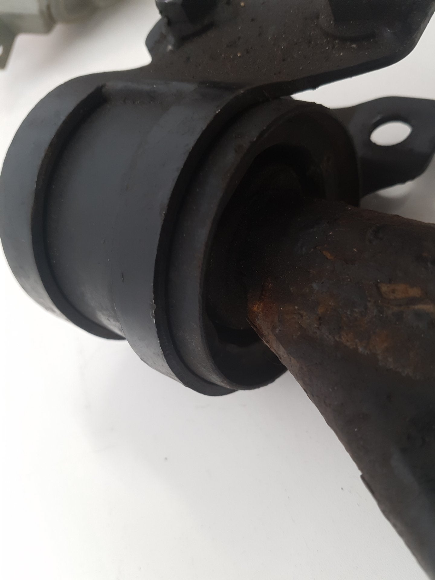 2007 - 2013 Volvo C70  Convertible WISHBONE (FRONT DRIVER SIDE) 31277462