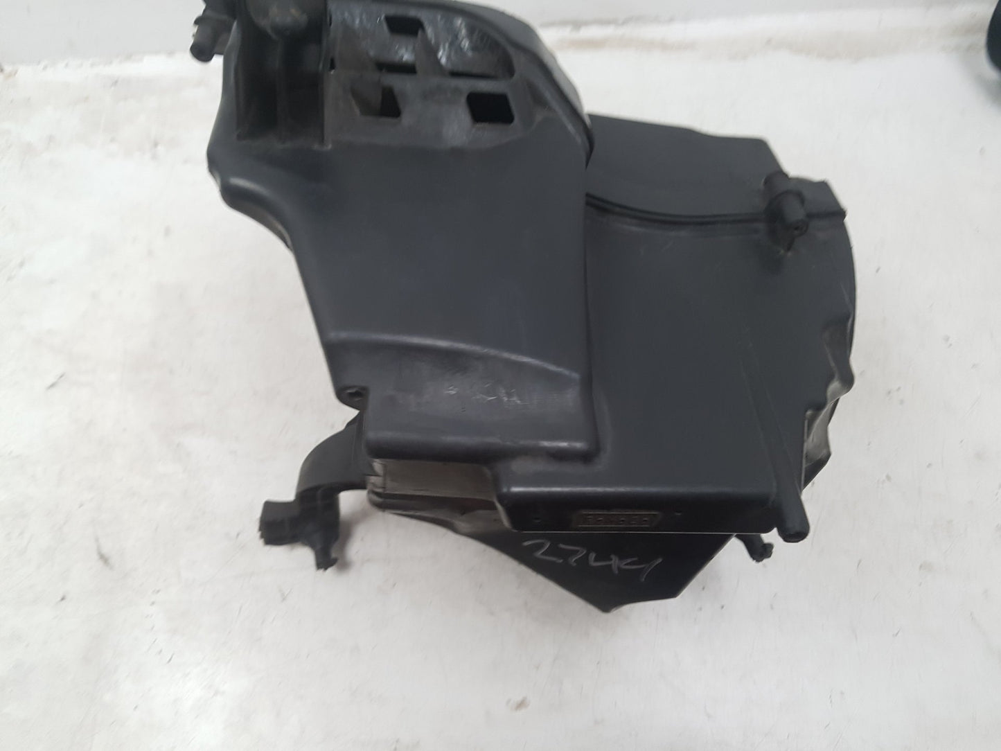 2013 Volvo V40  Hatchback Air Filter Box 31370808