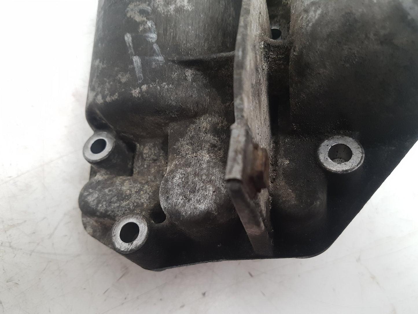 2006 - 2010 Volvo C70  Convertible Oil Filter Housing 6740273266