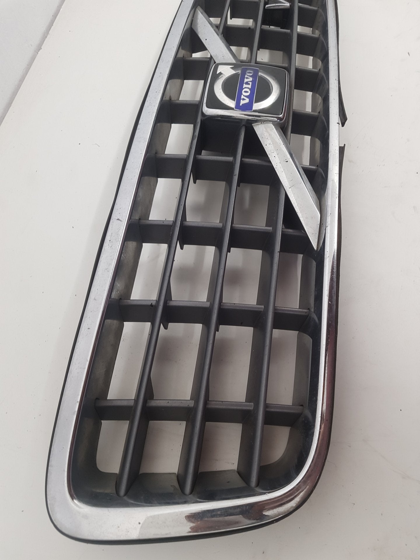 2003 - 2014 Volvo XC90   FRONT GRILL 30678980