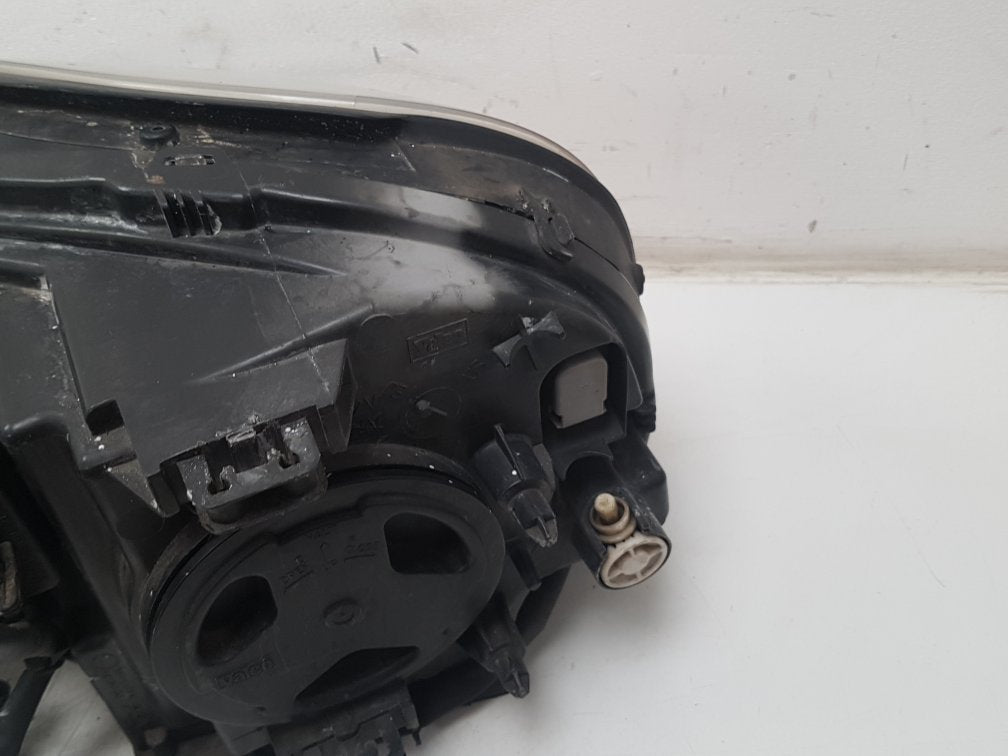 2003 - 2006 Volvo XC90  Estate Right Headlight 30698816