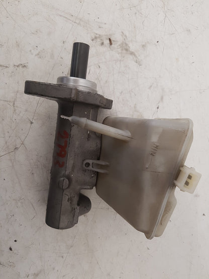2007 Volvo V70  Estate BRAKE FLUID RESERVOIR AND MASTER CYLINDER 36002375