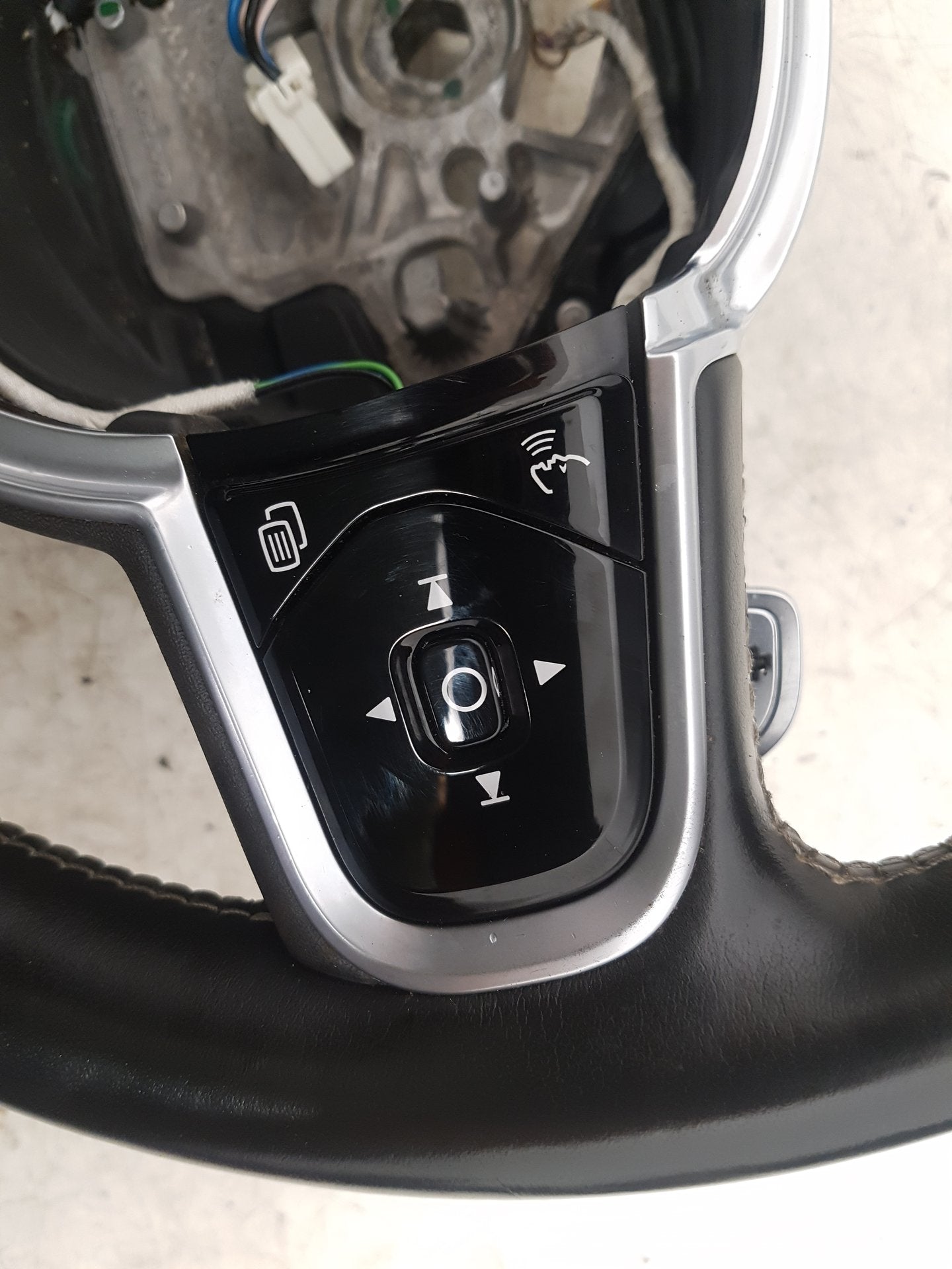 2017 - 2026 Volvo V60 II 225 Estate Steering Wheel 32227373