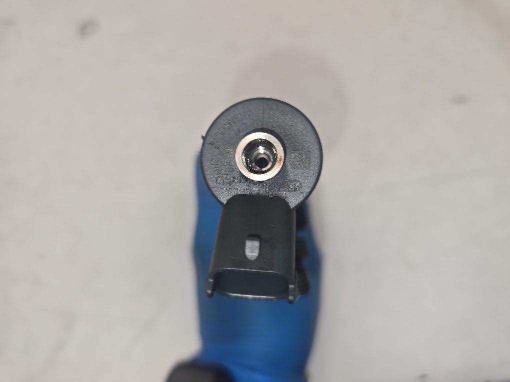 2005 - 2012 Saab 9-3  Estate Fuel Injector 93190429
