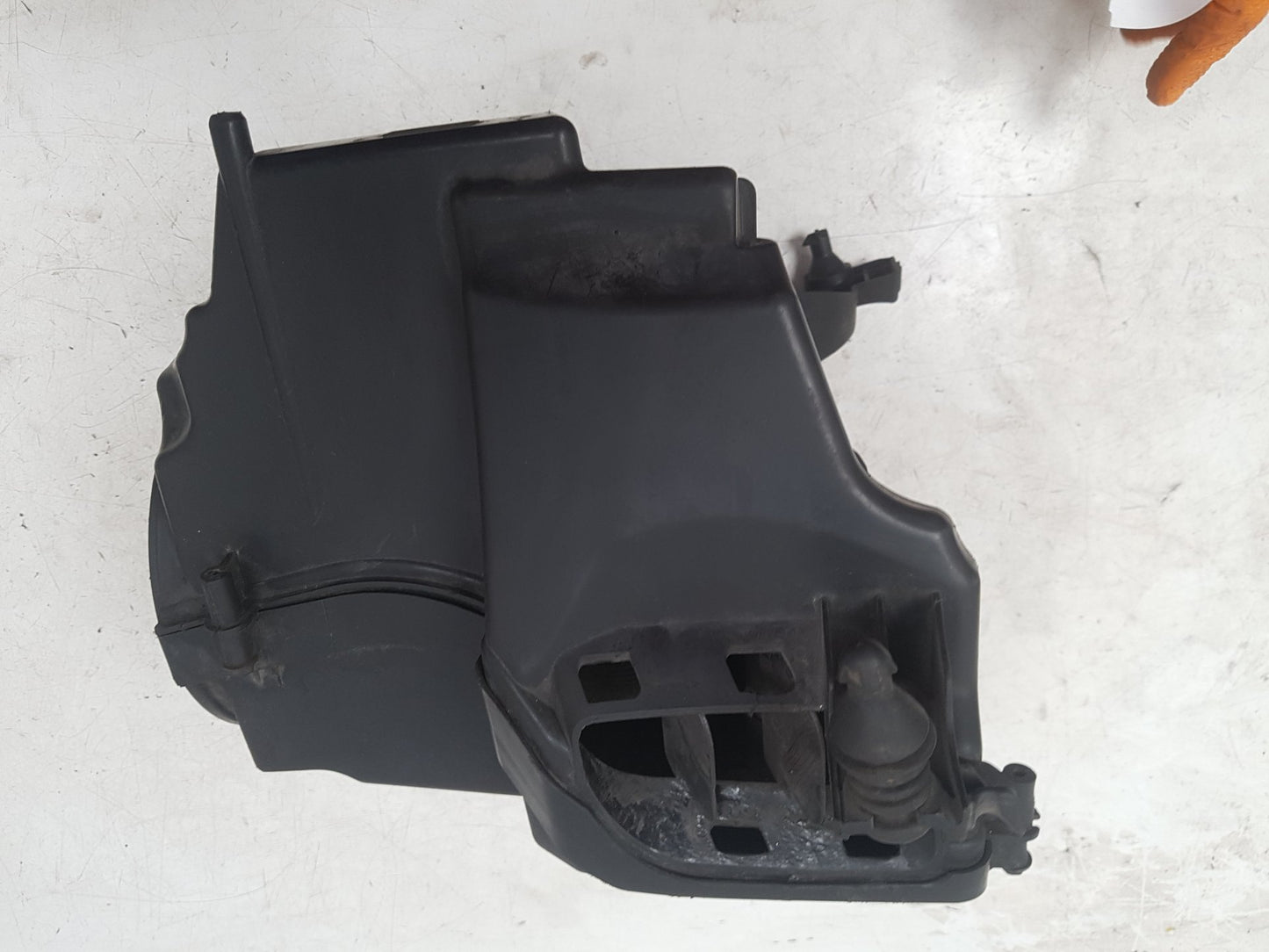 2013 Volvo V40  Hatchback Air Filter Box 31370808