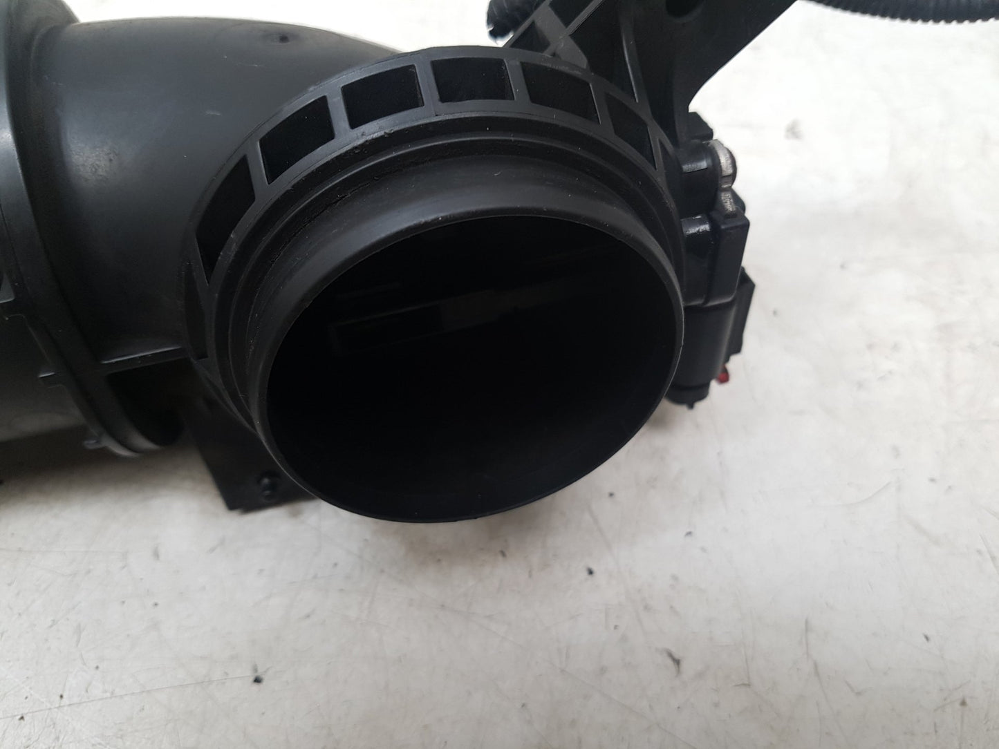 2004 - 2010 Volvo V50  Estate Air Flow Meter 7689484400