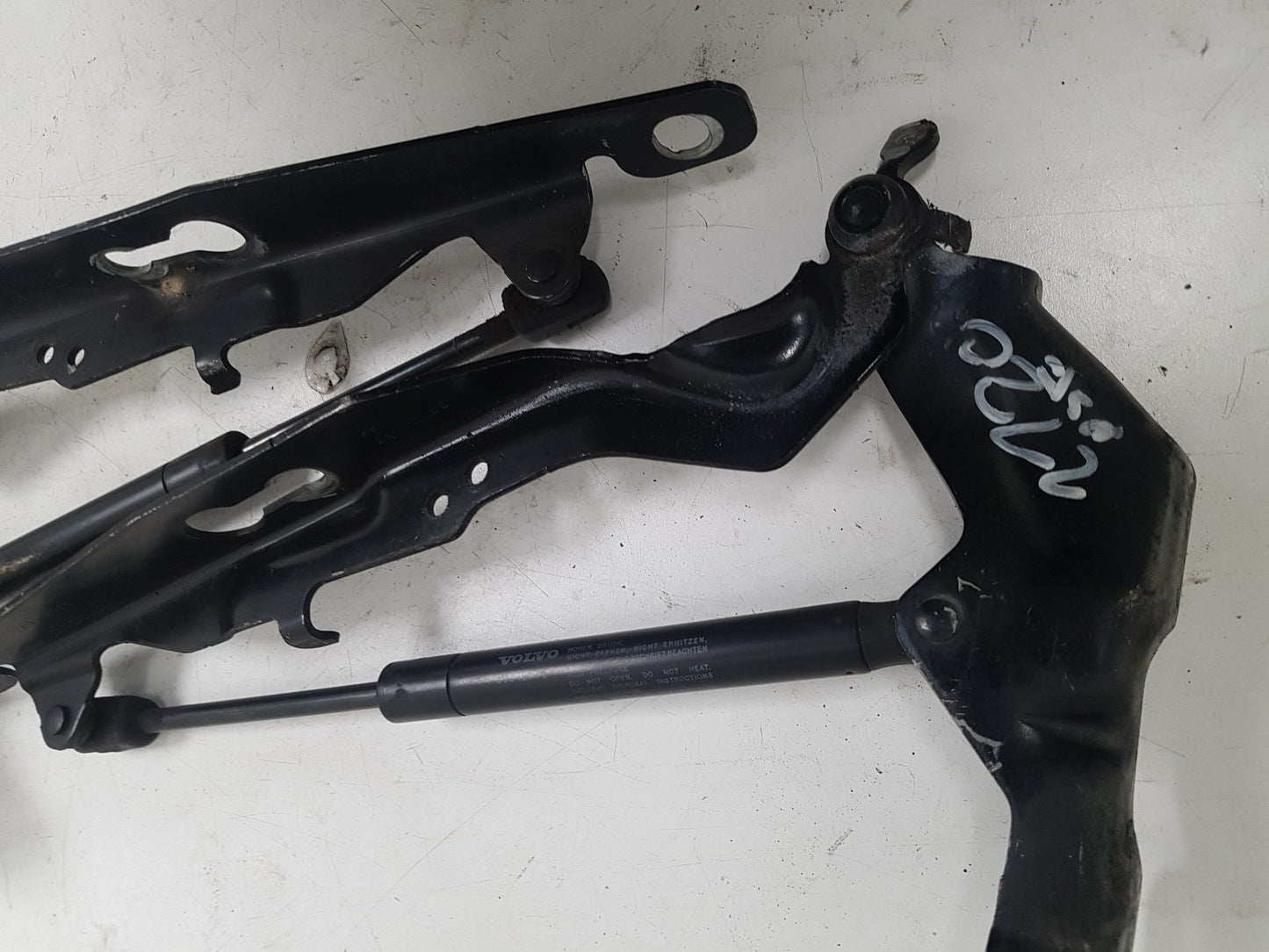 2010 - 2016 Volvo S80  Saloon Bonnet Hinge/Strut 31385810