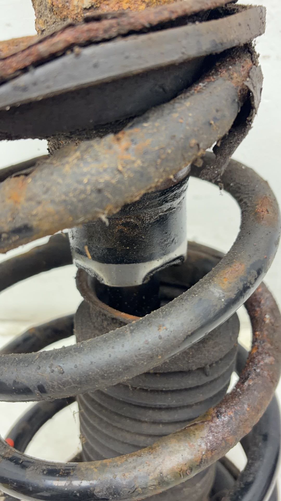 2007 - 2014 Volvo XC90  Estate COIL SPRING (FRONT PASSENGER SIDE)