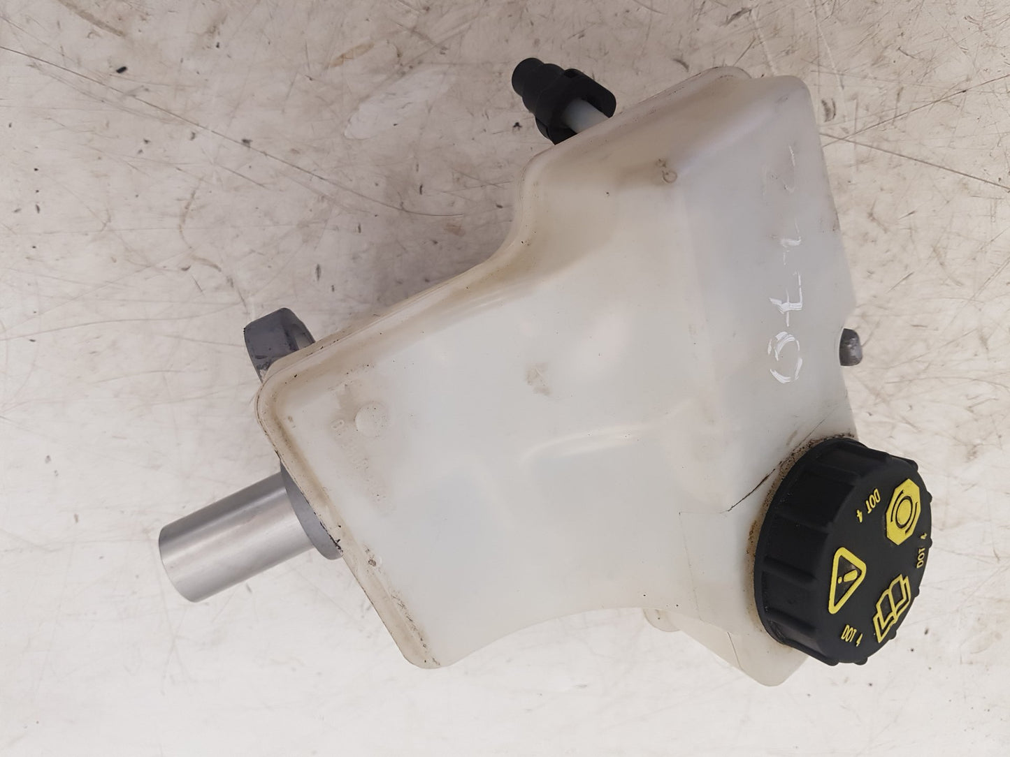 2017 - 2026 Volvo V60 II 225 Estate BRAKE FLUID RESERVOIR AND MASTER CYLINDER 32130230
