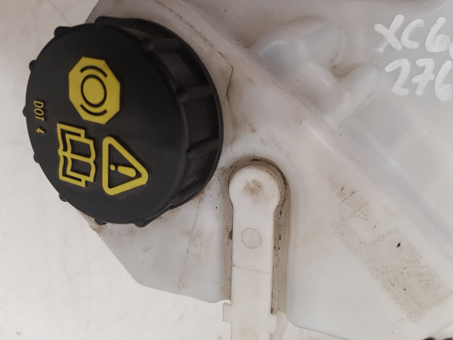 2008 - 2013 Volvo XC60 I 156 Estate BRAKE FLUID RESERVOIR AND MASTER CYLINDER