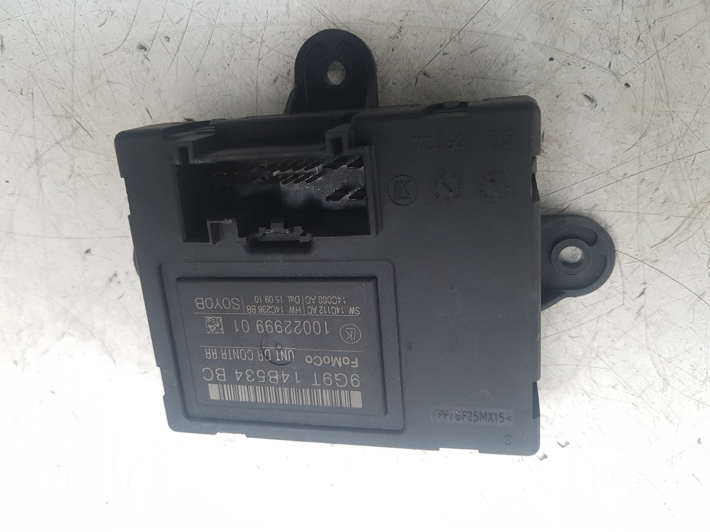 2010 - 2016 Volvo S80  Saloon Door Control Module 9G9T14B534BC