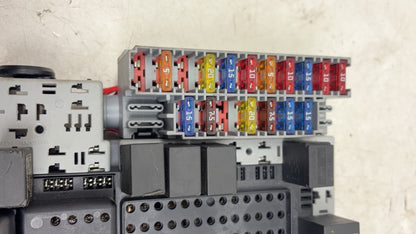 2002 - 2006 Volvo XC90  Estate Interior Fuse Box 30679527
