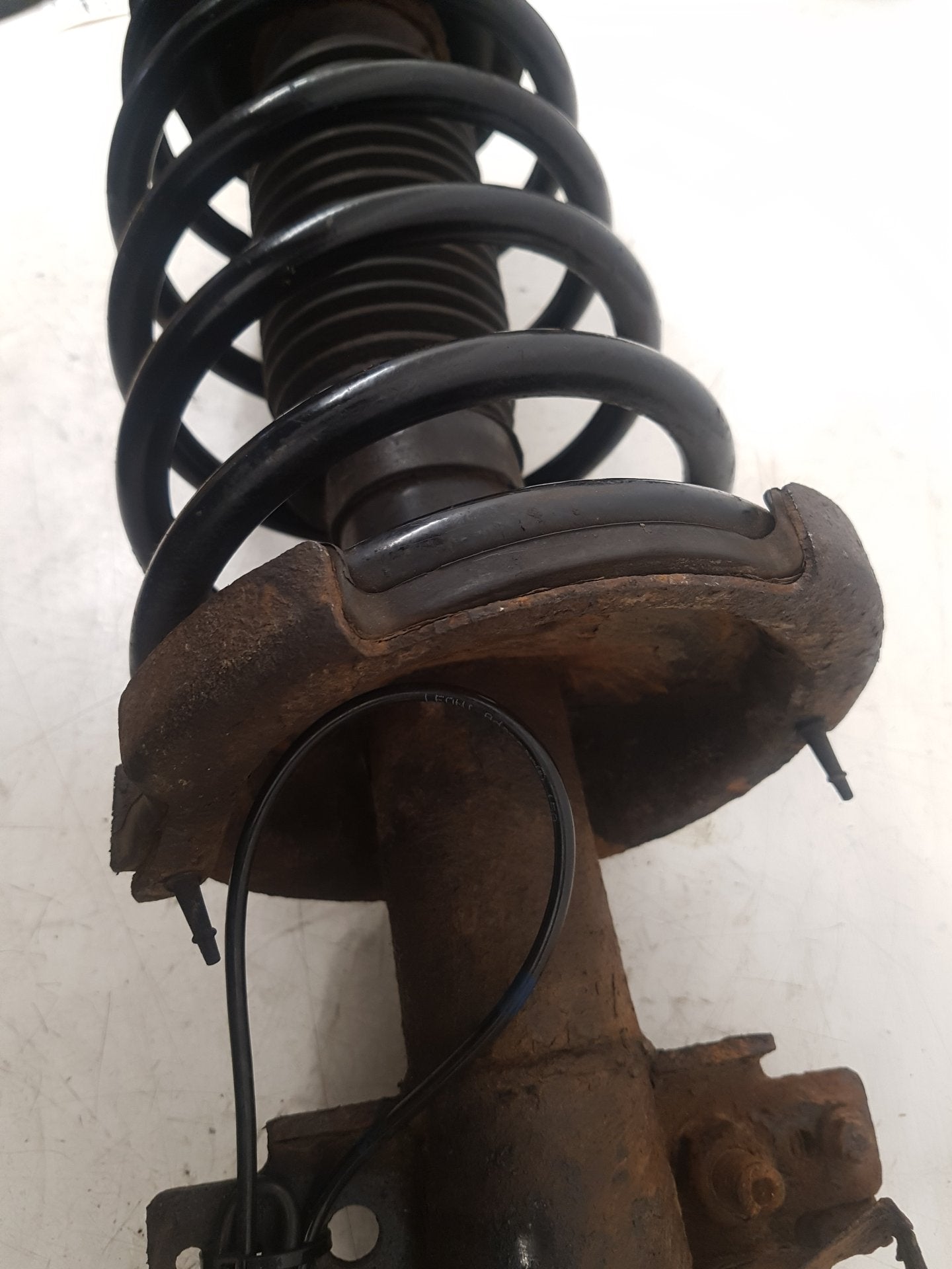 2000 - 2007 Volvo XC70  Estate Left Front Shock Absorber