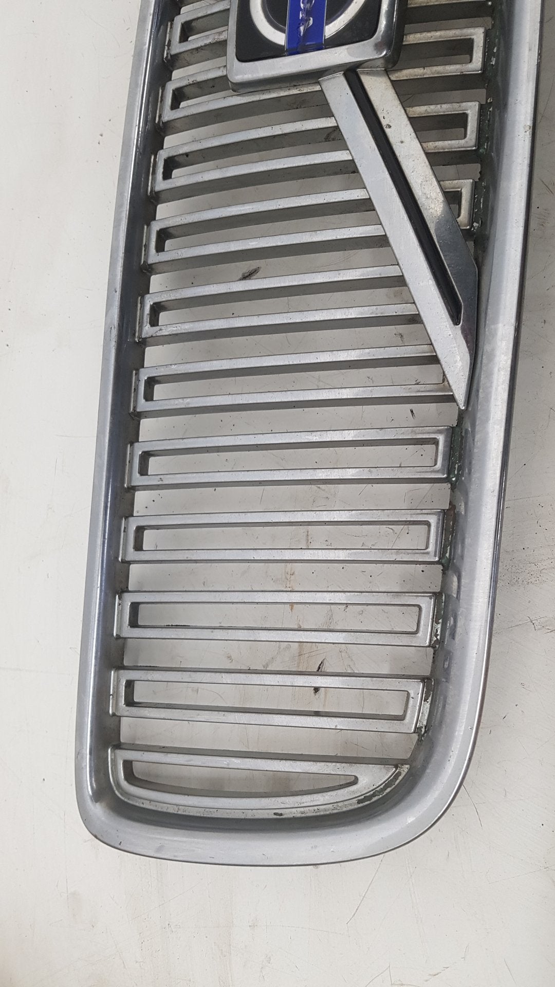 2005 - 2008 Volvo V70  Estate FRONT GRILL 08693346