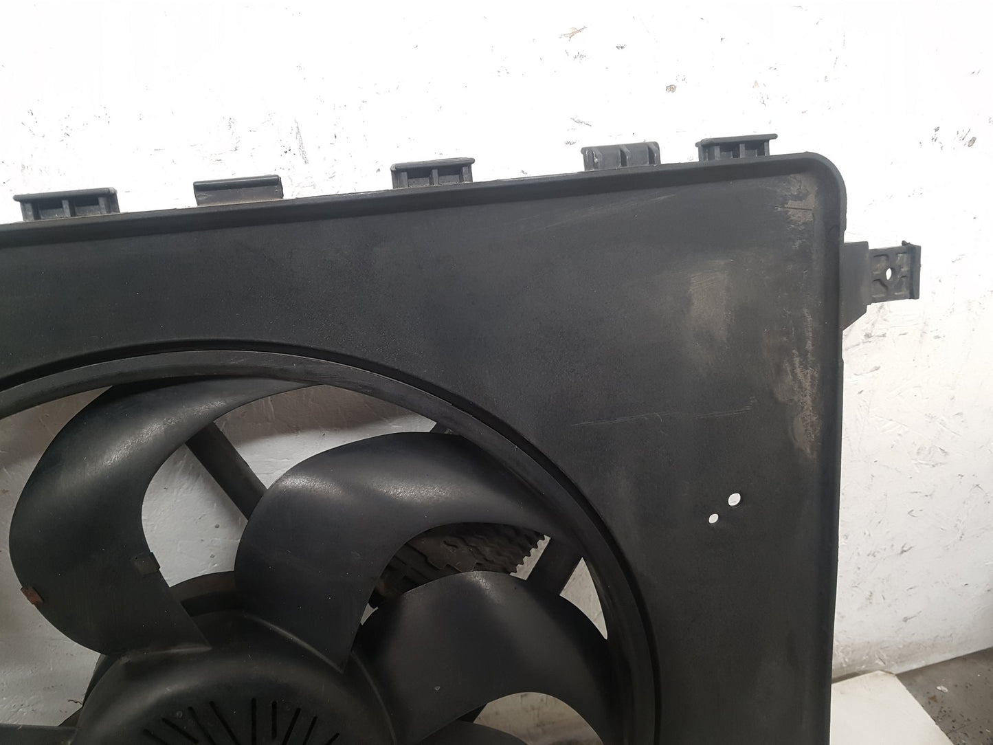 2008 - 2016 Volvo V70  Estate RADIATOR FAN & COWLING (A/C CAR) 31305135