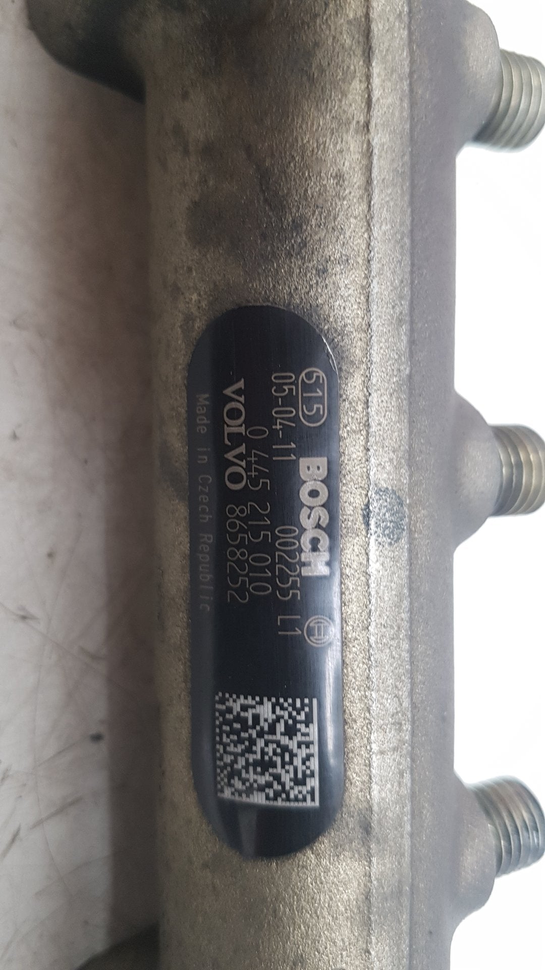 2005 Volvo V70  Estate Injection Rail 8658252