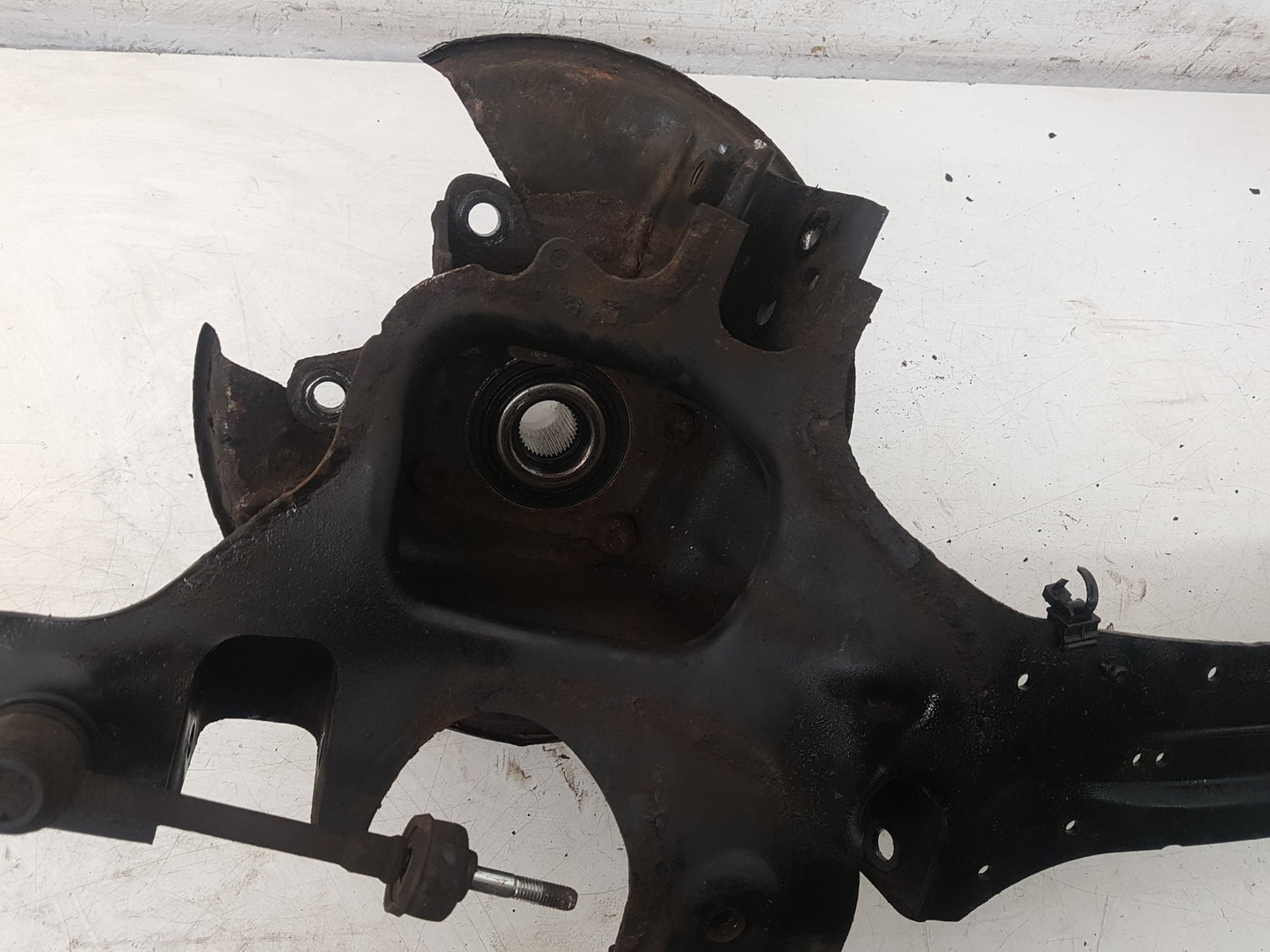 2008 - 2013 Volvo XC60 I 156 Estate Left Rear Hub Assembly 20150325