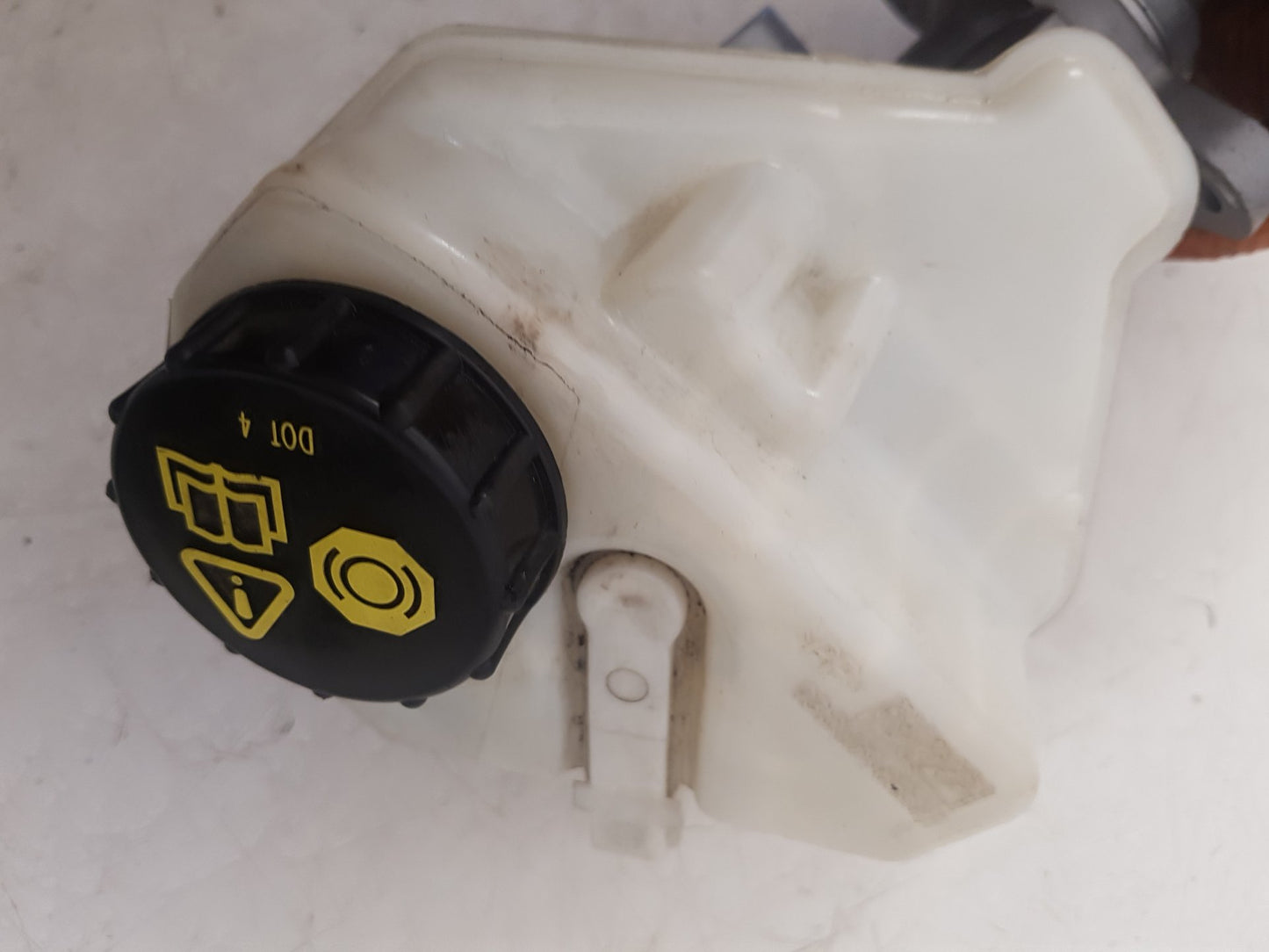 2010 - 2017 Volvo XC60  Estate BRAKE FLUID RESERVOIR AND MASTER CYLINDER