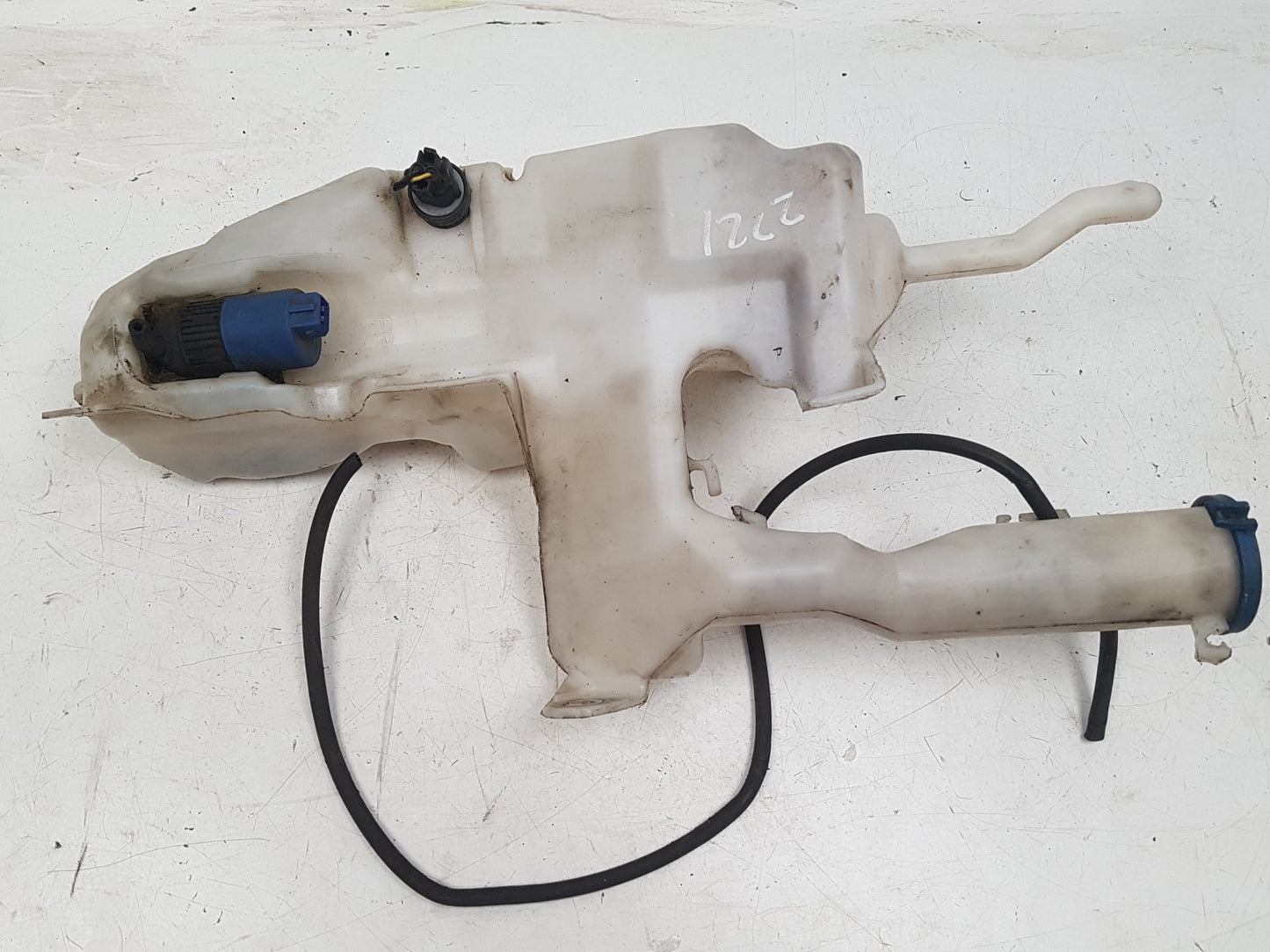 2000 - 2004 Volvo V40  Estate WASHER BOTTLE & MOTOR 30621343