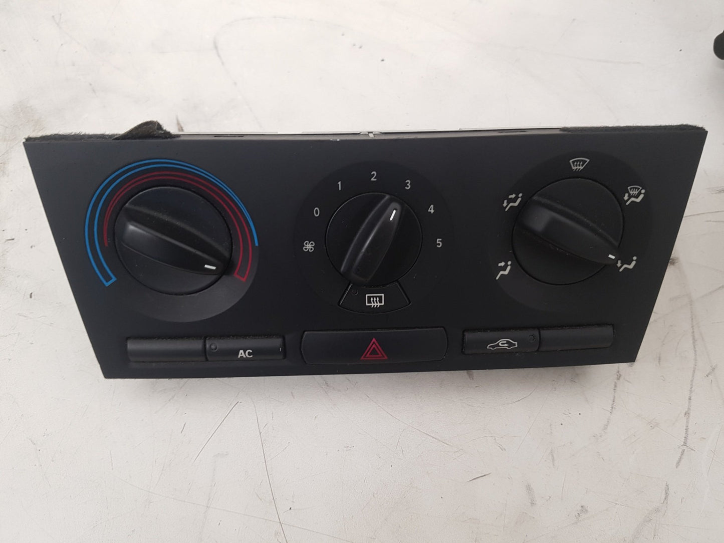 2004 Saab 9-3  Convertible Climate Controller 12767390
