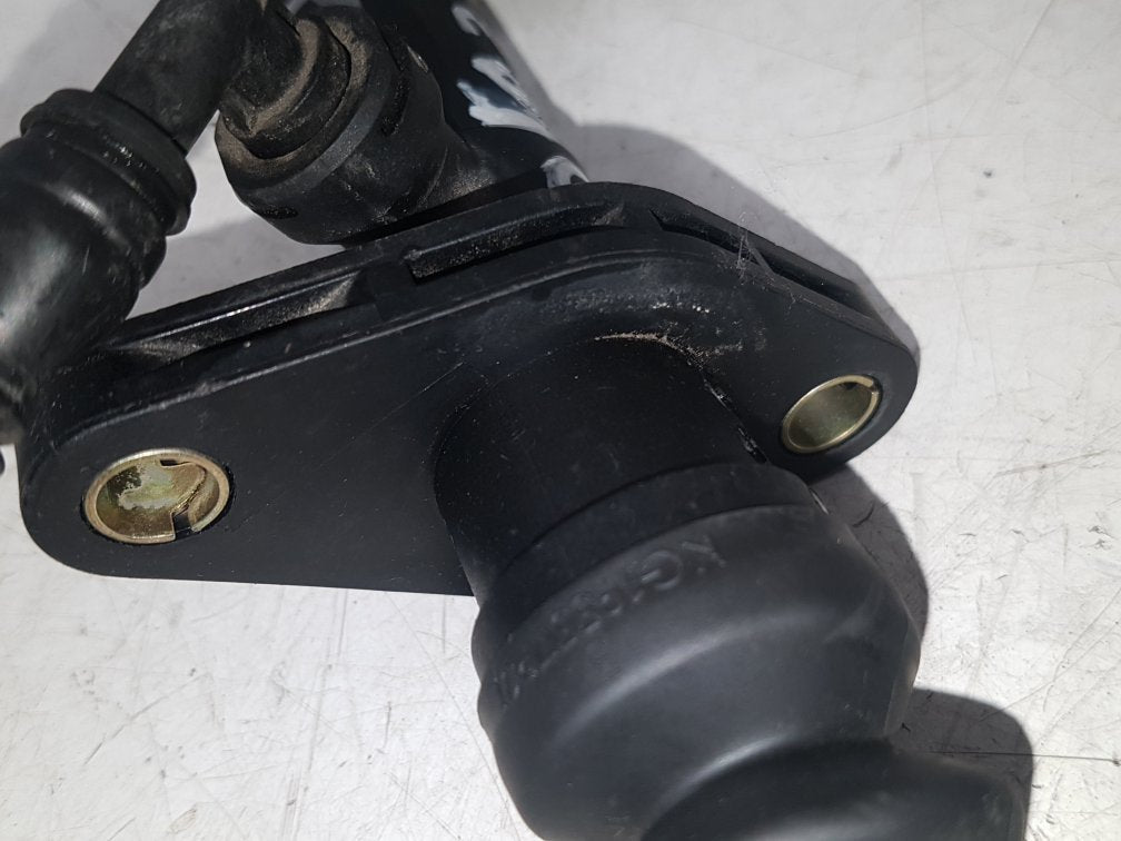 2001 - 2004 Volvo V40  Estate Clutch Master Cylinder 30611705