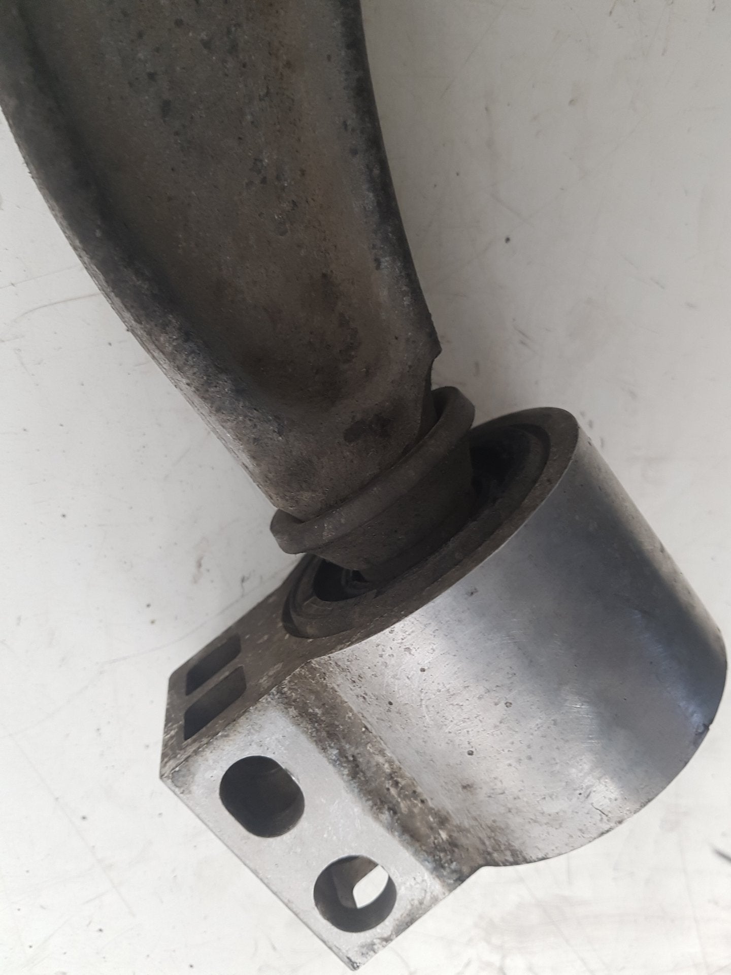 2010 - 2012 Saab 9-5  Saloon Right Front Lower Control Arm