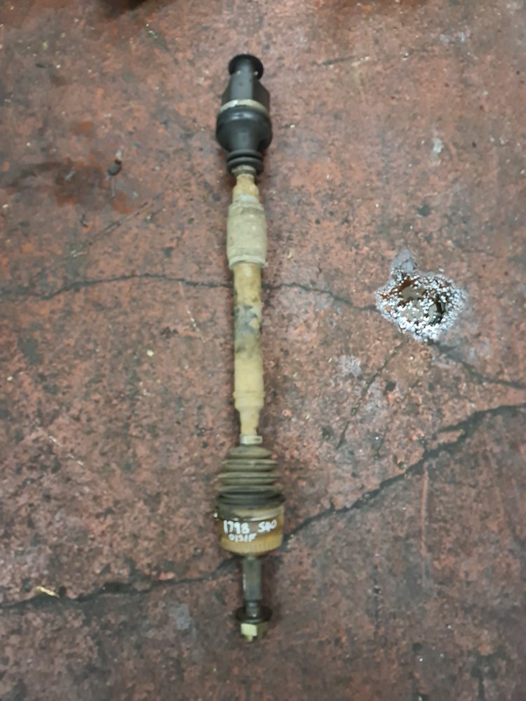 1998 - 2004 Volvo S40  Saloon Driveshaft (Manual) UK Drivers Side Front. 8602294