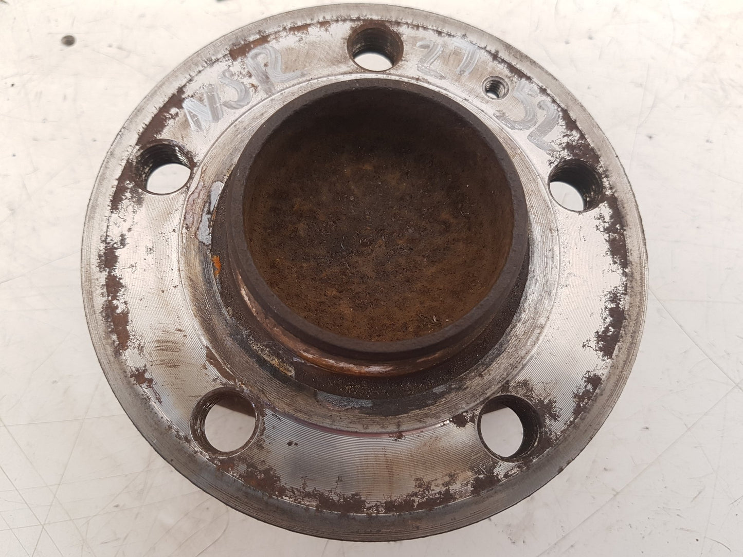 2005 Volvo S60  Saloon Left Rear Hub Assembly