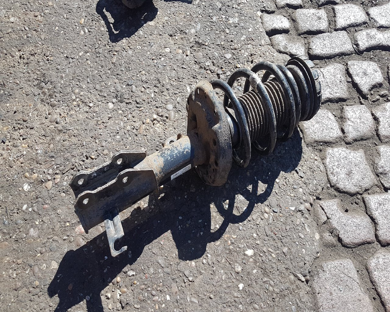 2010 - 2012 Saab 95  Saloon Right Front Shock Absorber 13333032
