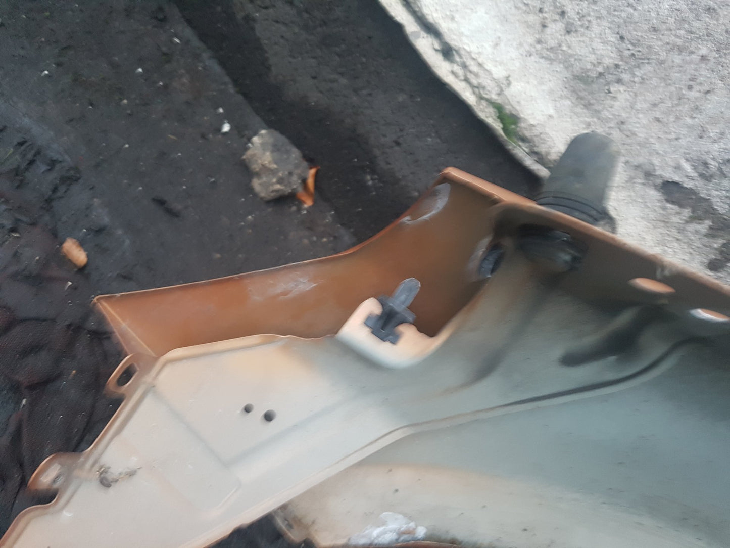 2010 - 2015 Volvo S60   Right Front Guard BRONZE 704