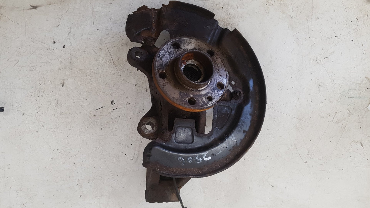 2010 Volvo XC70  Estate Right Front Hub Assembly