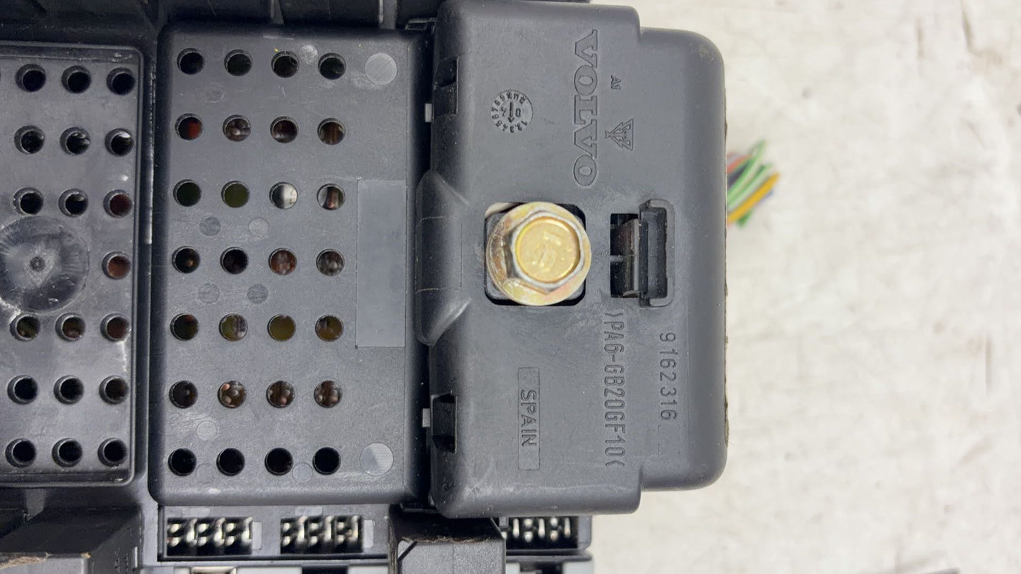2002 - 2006 Volvo XC90  Estate Interior Fuse Box 30679527