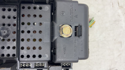 2002 - 2006 Volvo XC90  Estate Interior Fuse Box 30679527