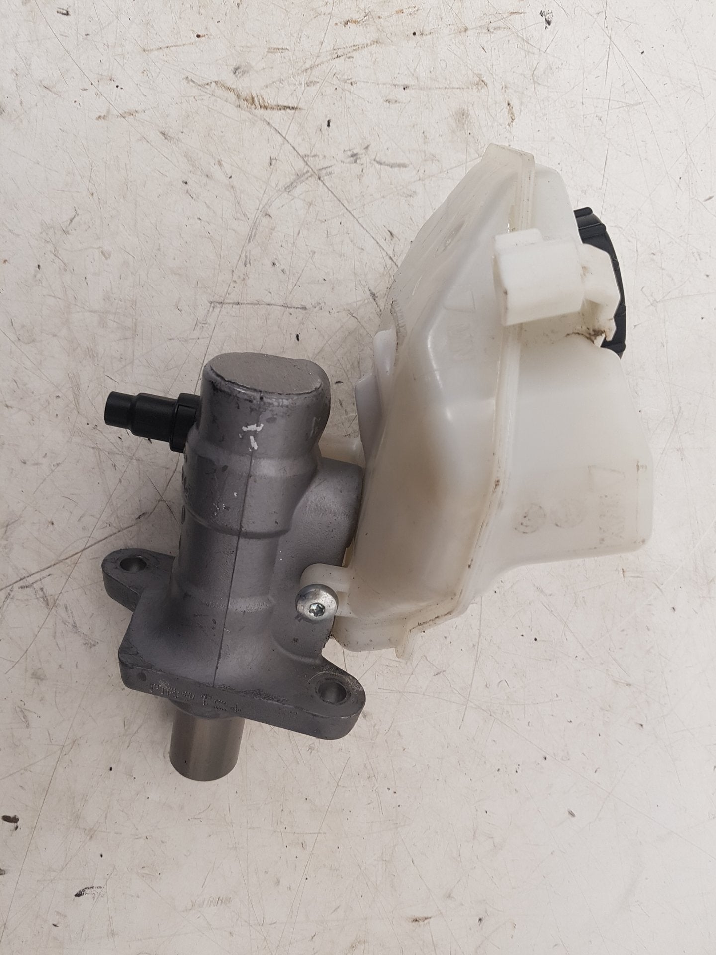 2008 - 2016 Volvo XC70 III 136 Estate BRAKE FLUID RESERVOIR AND MASTER CYLINDER 36002450