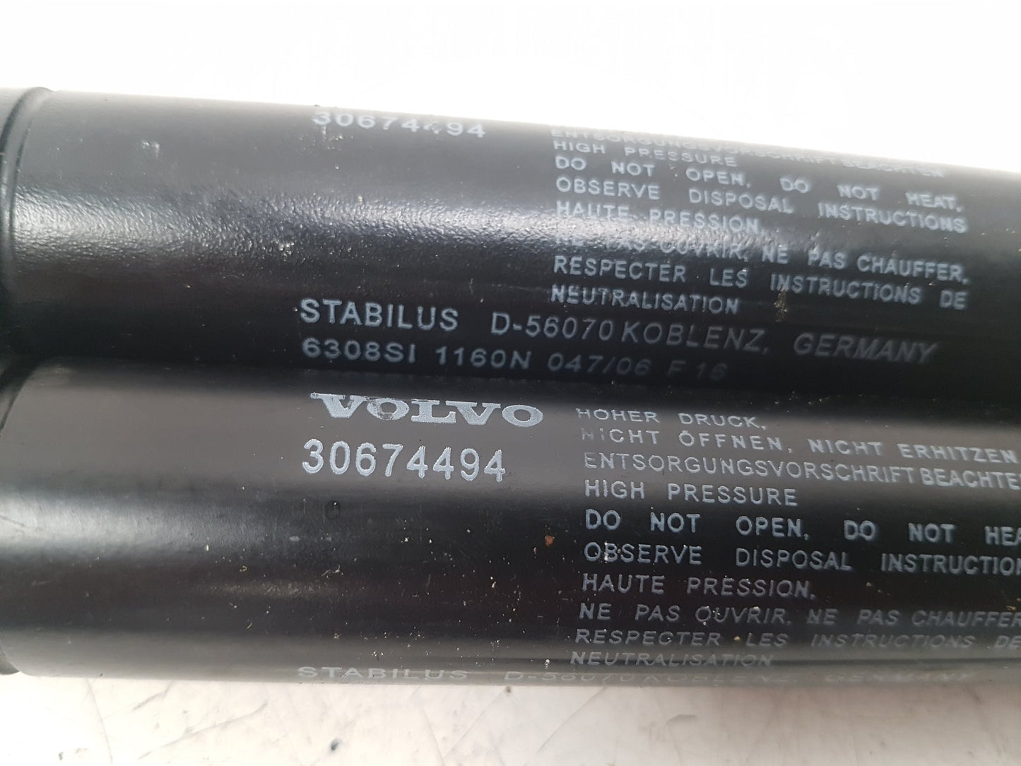 2004 - 2007 Volvo XC70  Estate TAILGATE STRUTS (PAIR) 30674494