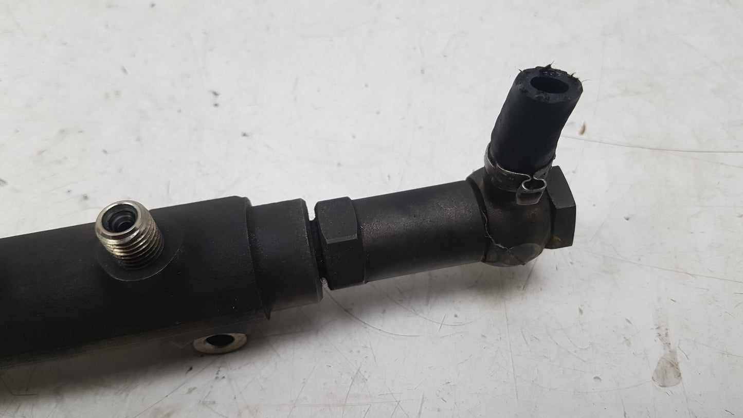2005 Volvo V70  Estate Injection Rail 8658252