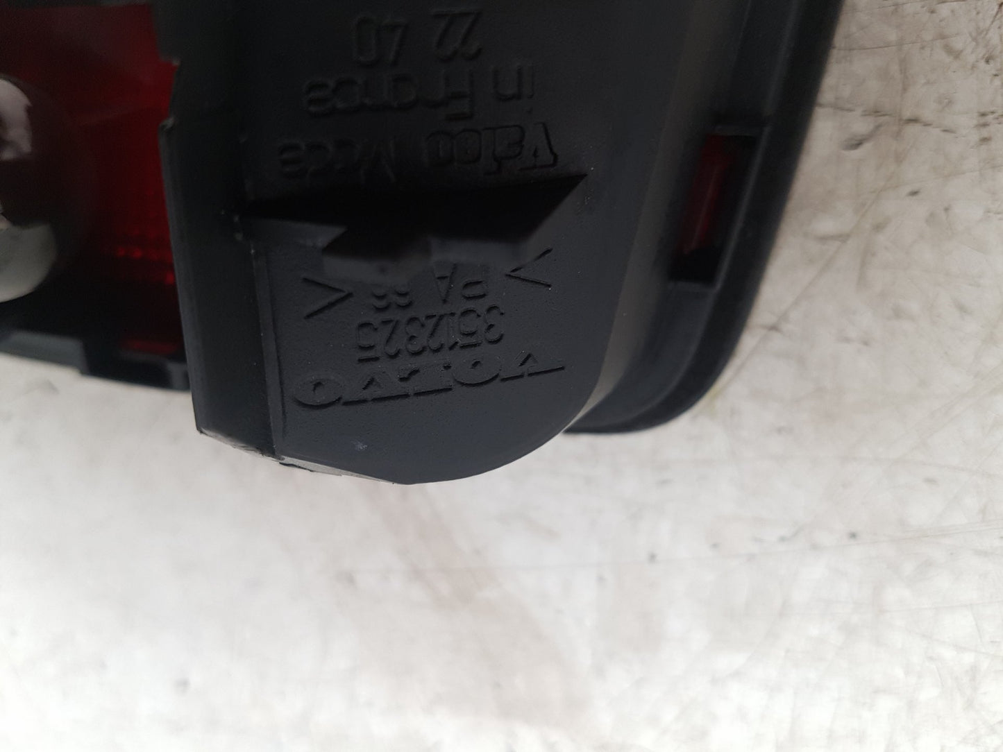 1992 - 1997 Volvo 850  Estate REAR/TAIL THIRD BRAKE STOP LIGHT 3512325