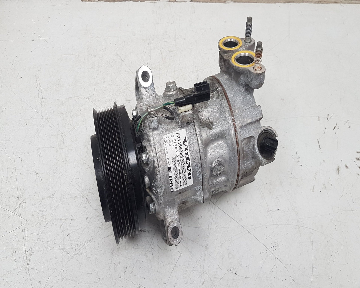 2014 - 2018 Volvo V40  Hatchback A/C Compressor 31469966