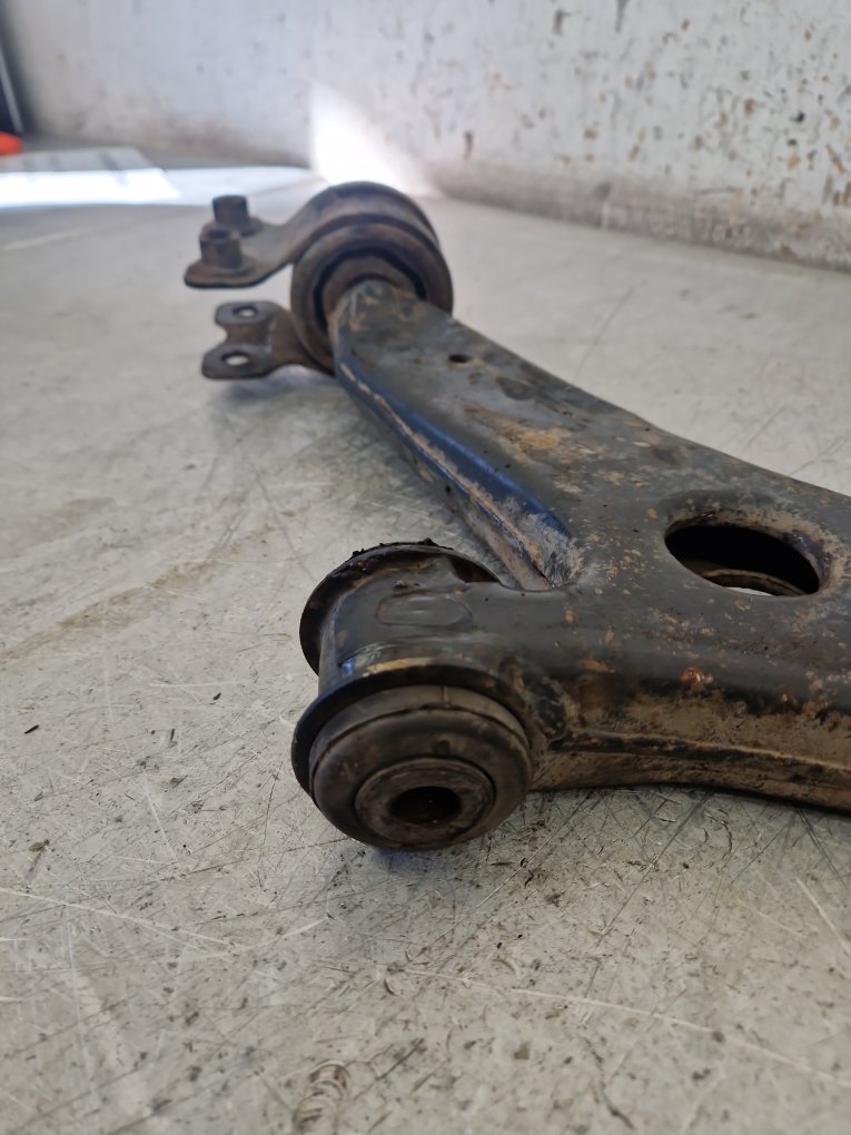 2007 Volvo C70  Convertible WISHBONE (FRONT PASSENGER SIDE)
