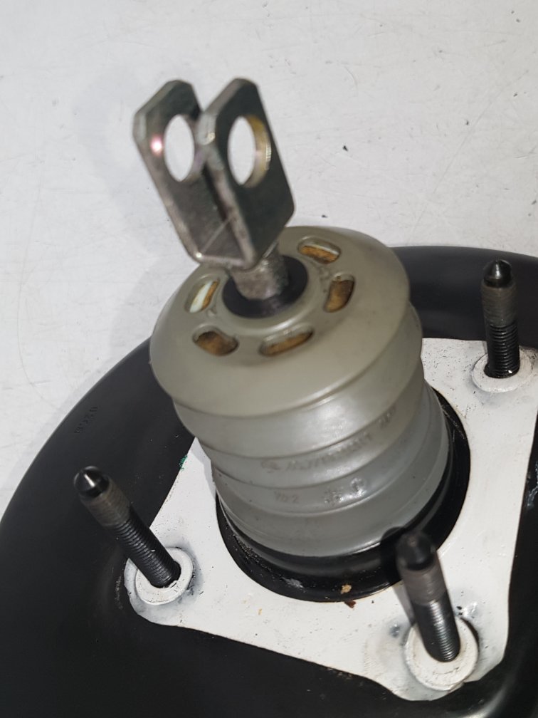 2010 - 2015 Volvo V70  Estate Brake Booster 31329895