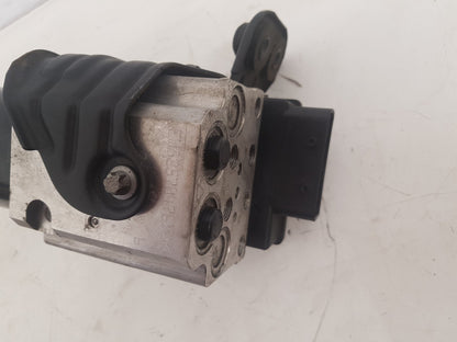 2001 - 2004 Volvo V40  Estate BRAKE FLUID RESERVOIR AND MASTER CYLINDER 8602362