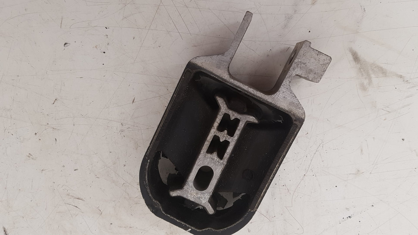 2015 - 2019 Volvo V40 Cross Country  Hatchback TORQUE ARM (MOUNT) 31359652