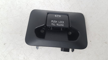 2010 - 2014 Volvo XC60  Estate ELECTRONIC PARKING BRAKE CONTROL SWITCH 31334637